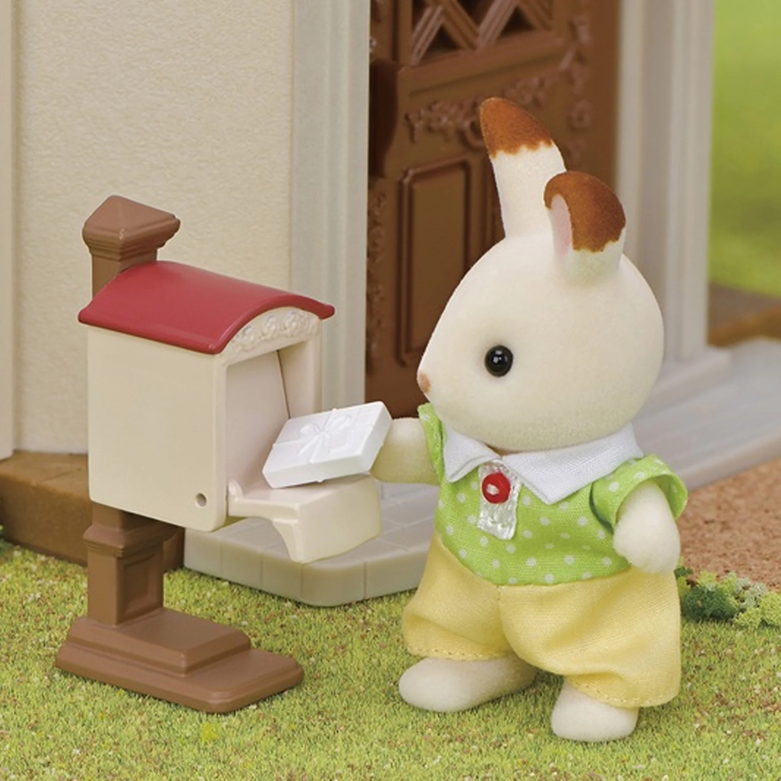 Sylvanian Families Red Roof Country Home Gift Set (3+ Years)